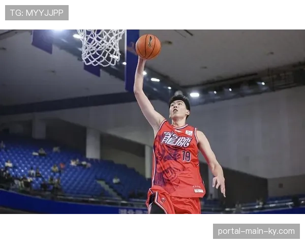 徐昕季后赛首战13分11板3帽护框表现力压广东内线群